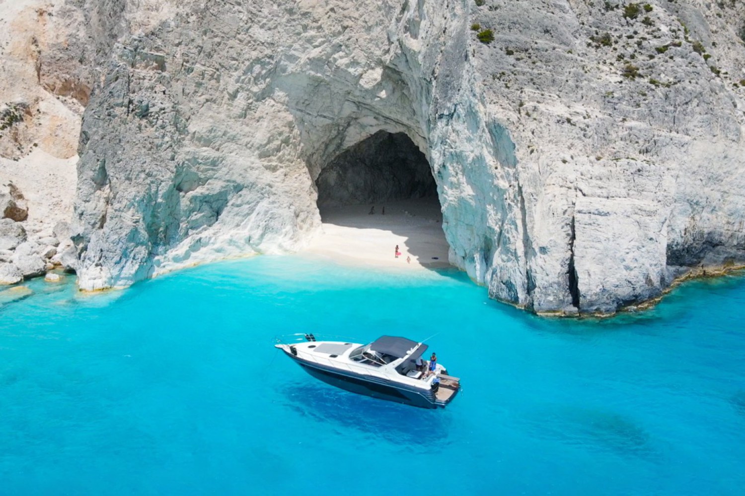 What to Bring on a Private Boat Cruise